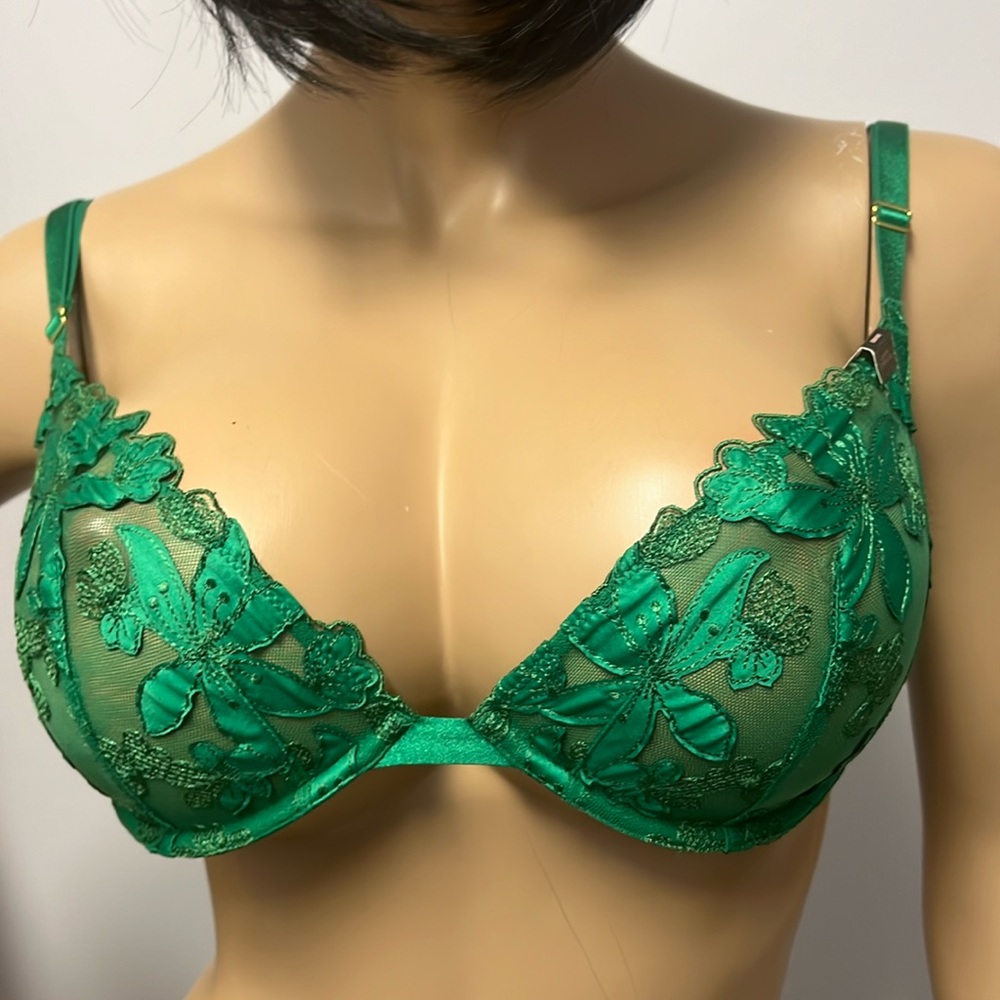 NWT Very Sexy Victoria Secret Bra S34DD